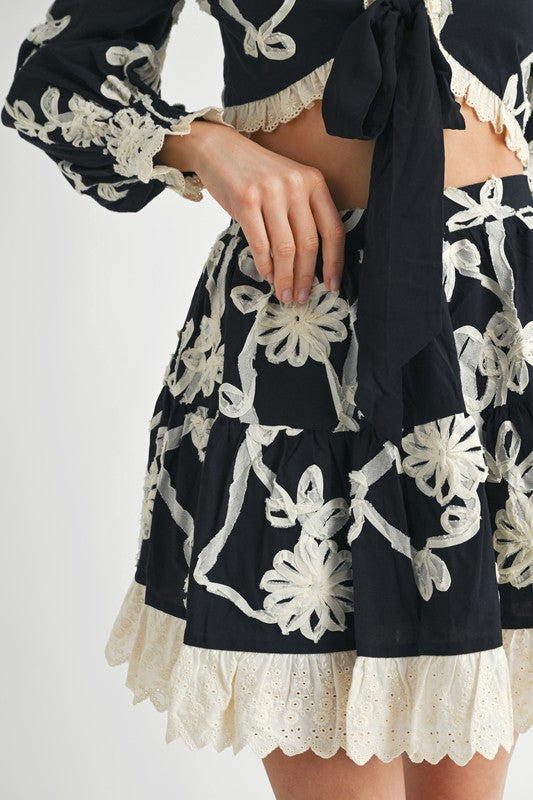 CONJUNTO BORDADO FLORAL BLANCO NEGRO
