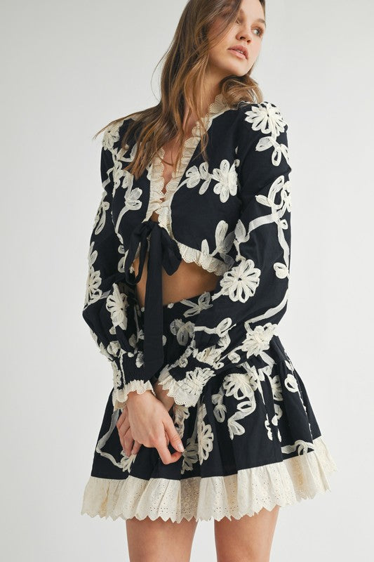 CONJUNTO BORDADO FLORAL BLANCO NEGRO