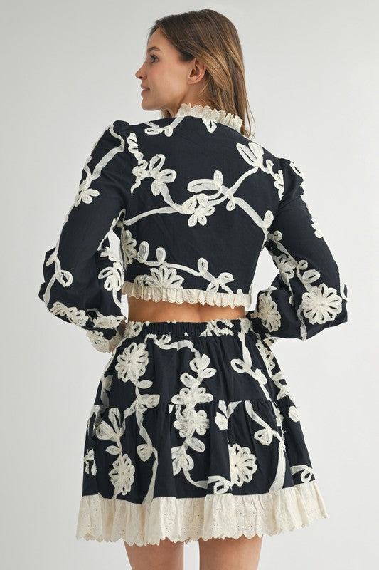 CONJUNTO BORDADO FLORAL BLANCO NEGRO