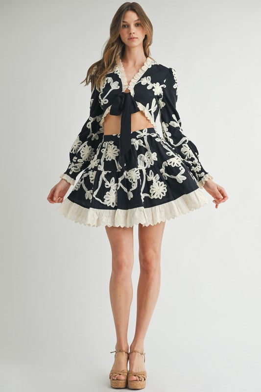 CONJUNTO BORDADO FLORAL BLANCO NEGRO