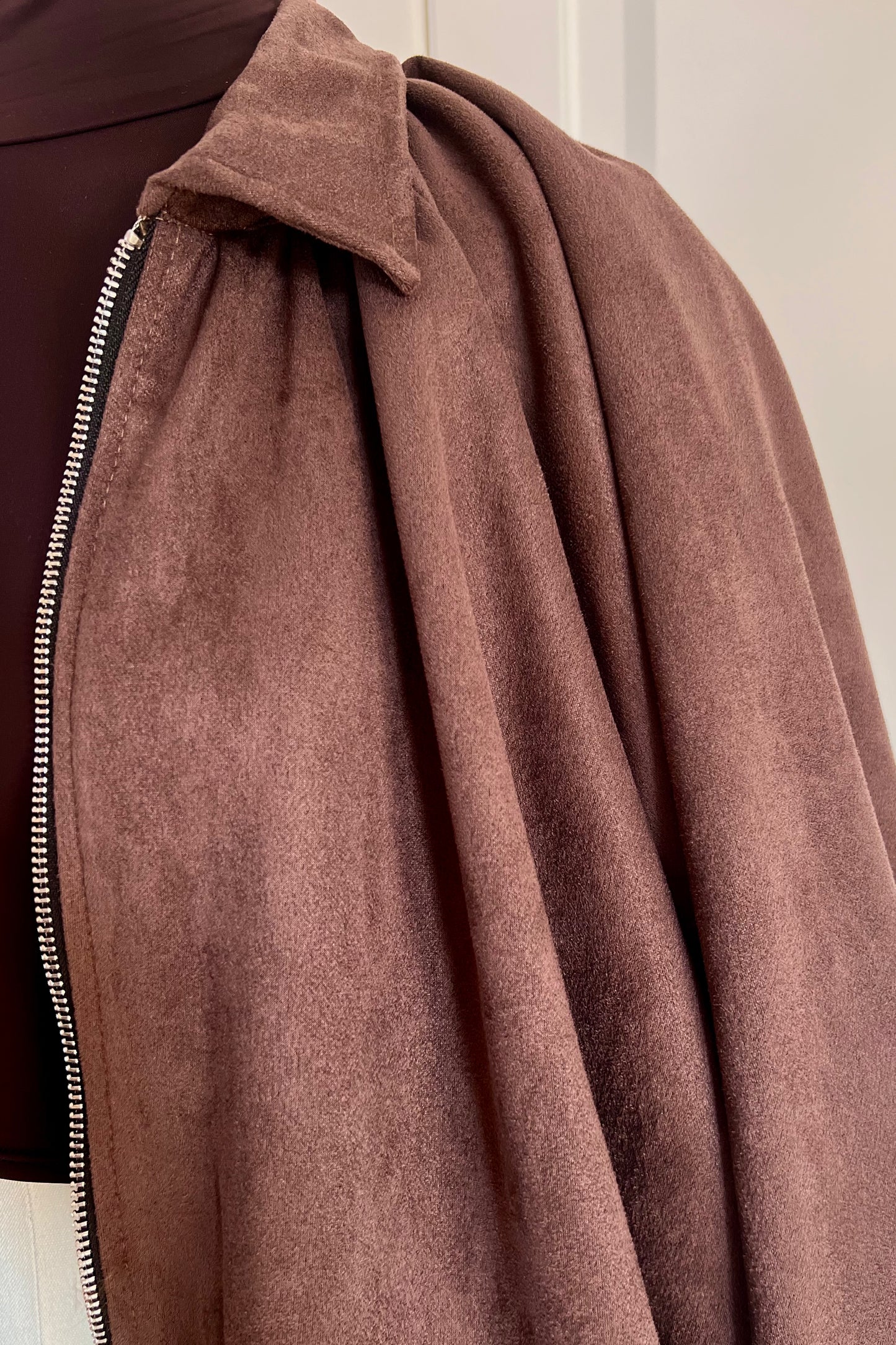 CHAQUETA BOMBER EFECTO ANTE CHOCOLATE