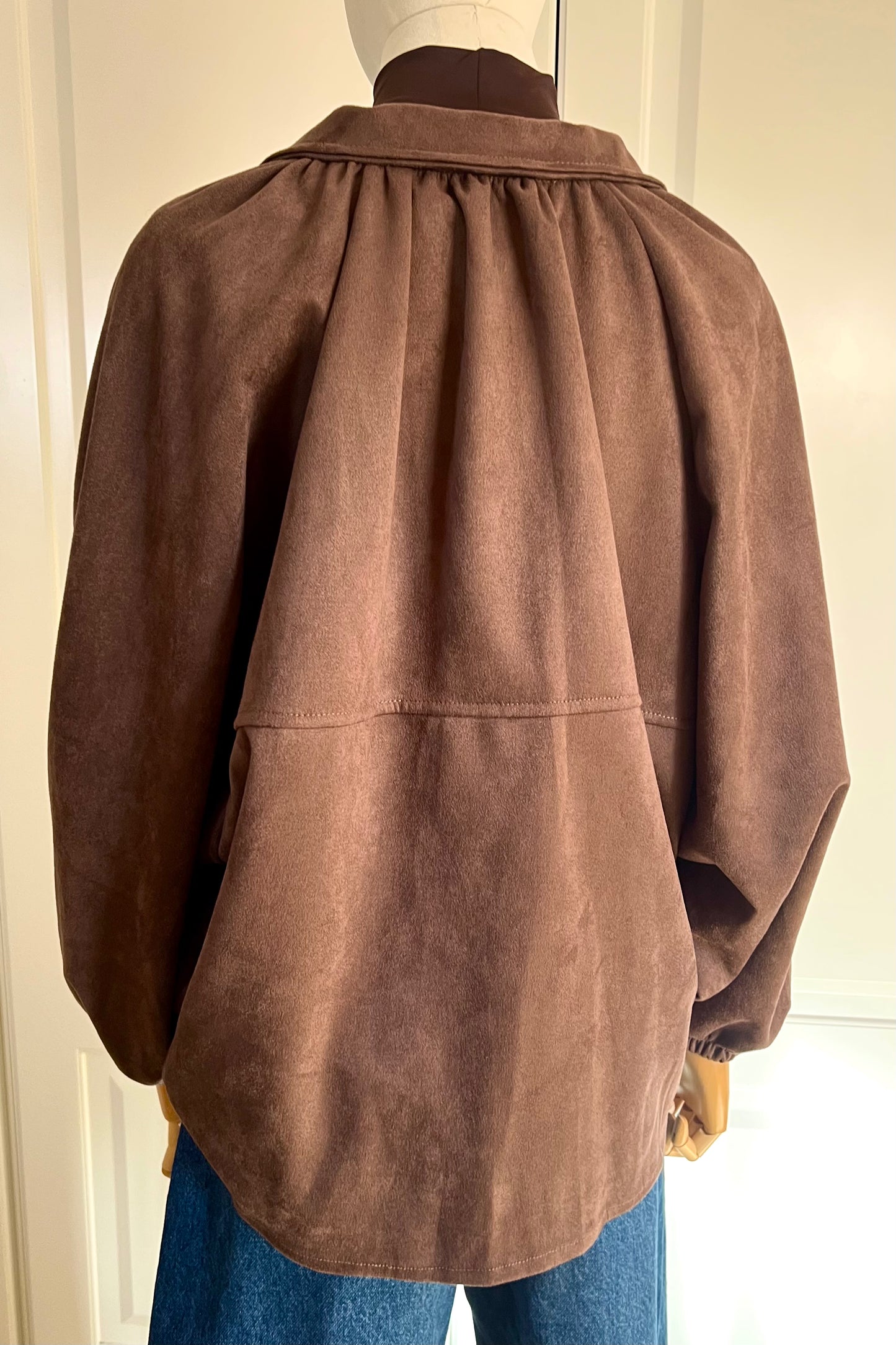 CHAQUETA BOMBER EFECTO ANTE CHOCOLATE