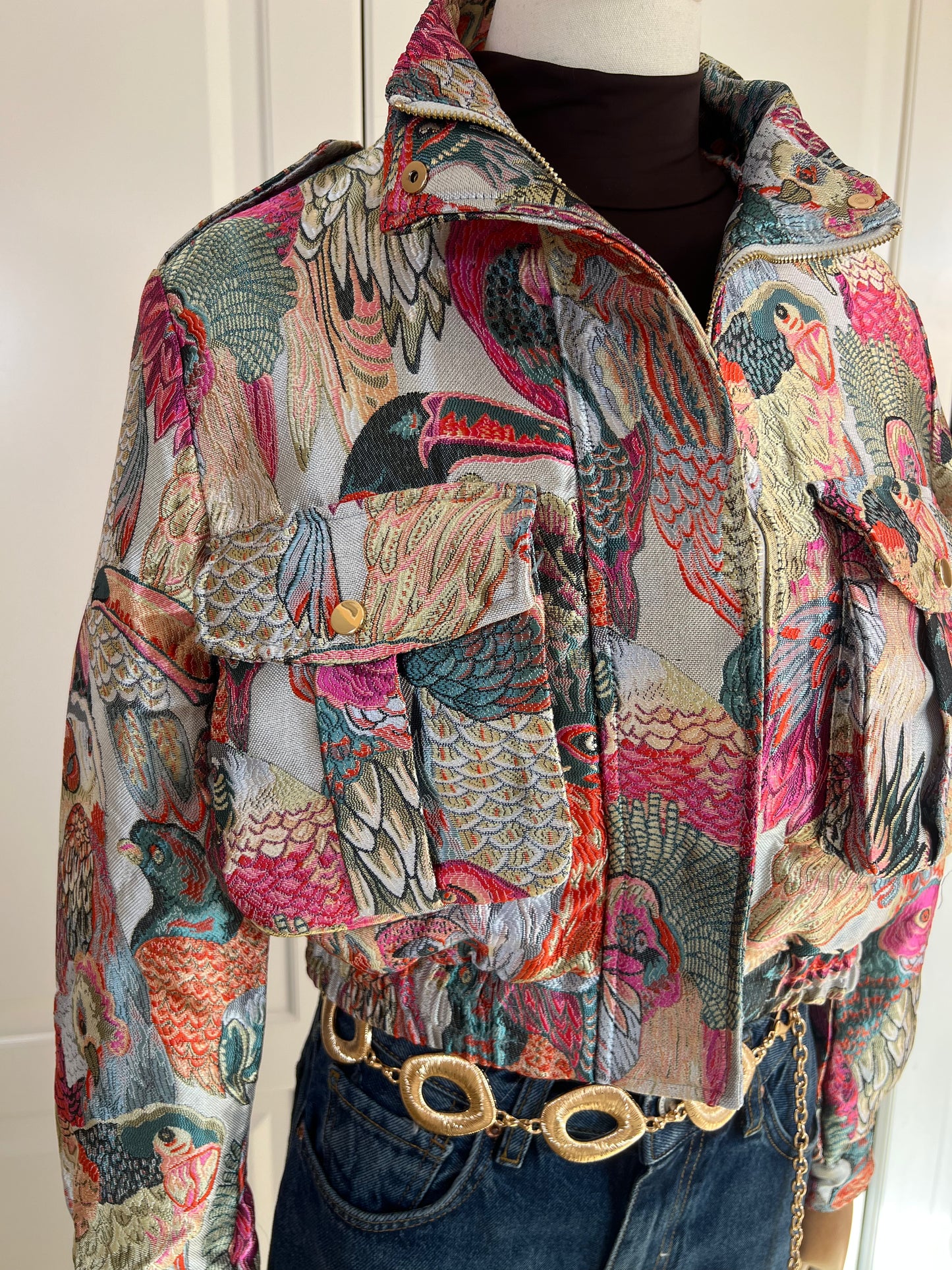 CHAQUETA BOMBER BORDADA PAPAGAYO