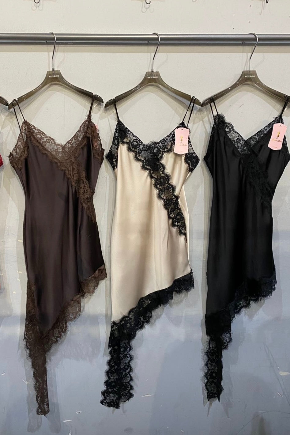 VESTIDO LENCERO ENCAJE MARRON