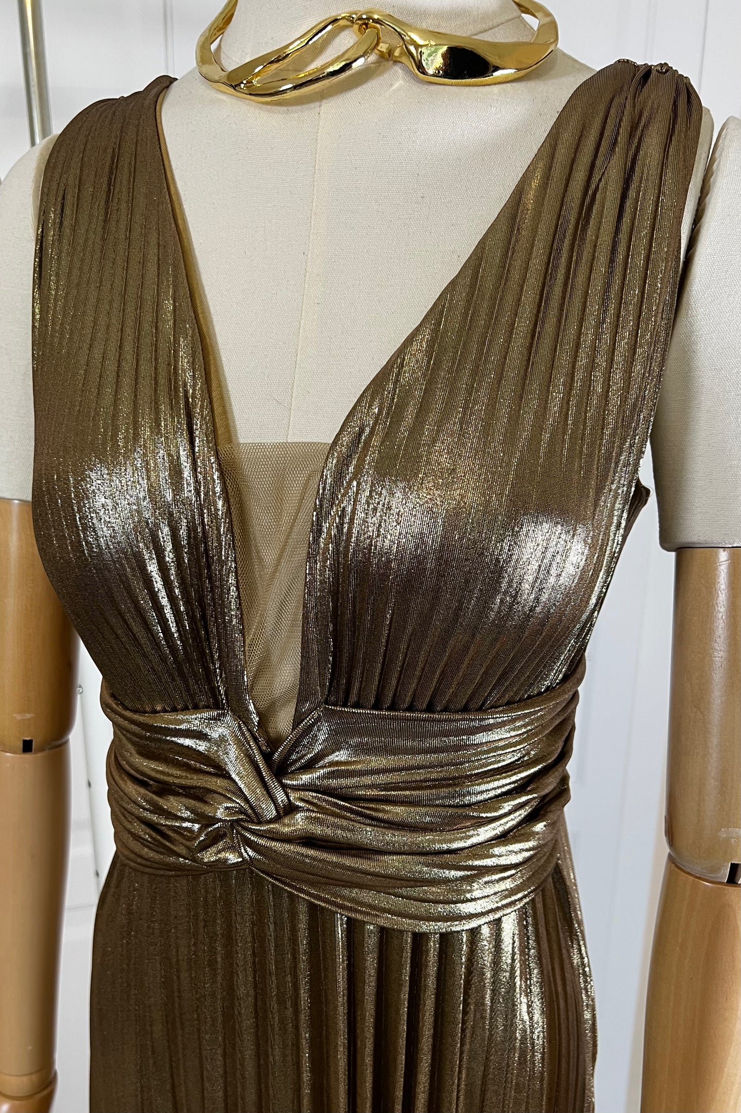 MAXI VESTIDO PLISADO ORO
