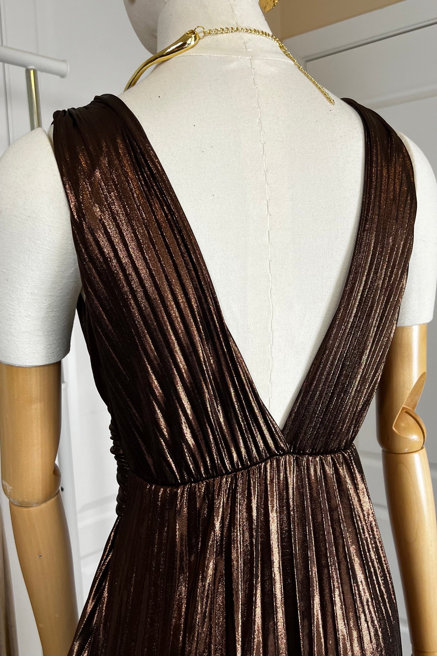 MAXI VESTIDO PLISADO MARRON