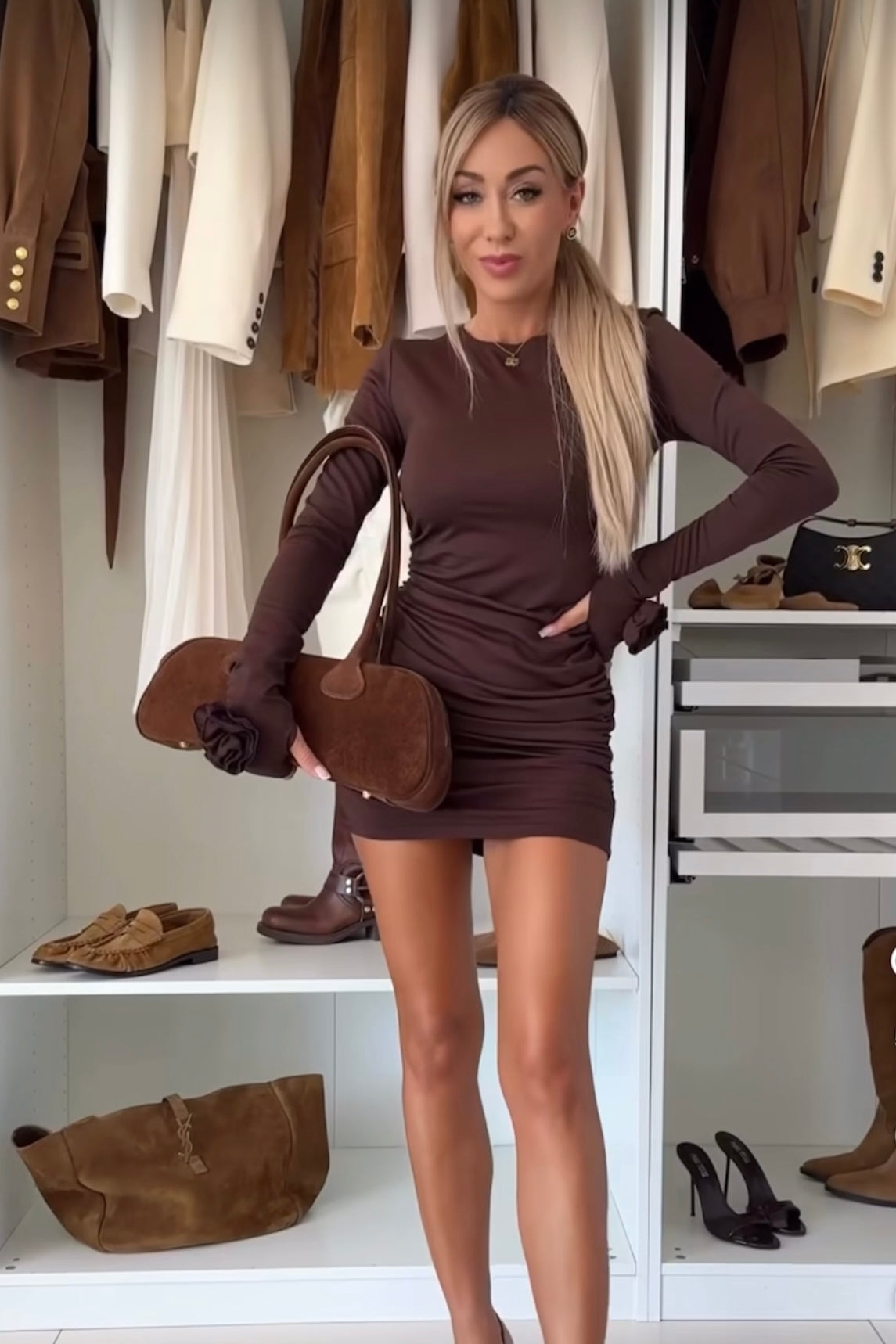 VESTIDO MARRON FLOR MANGAS