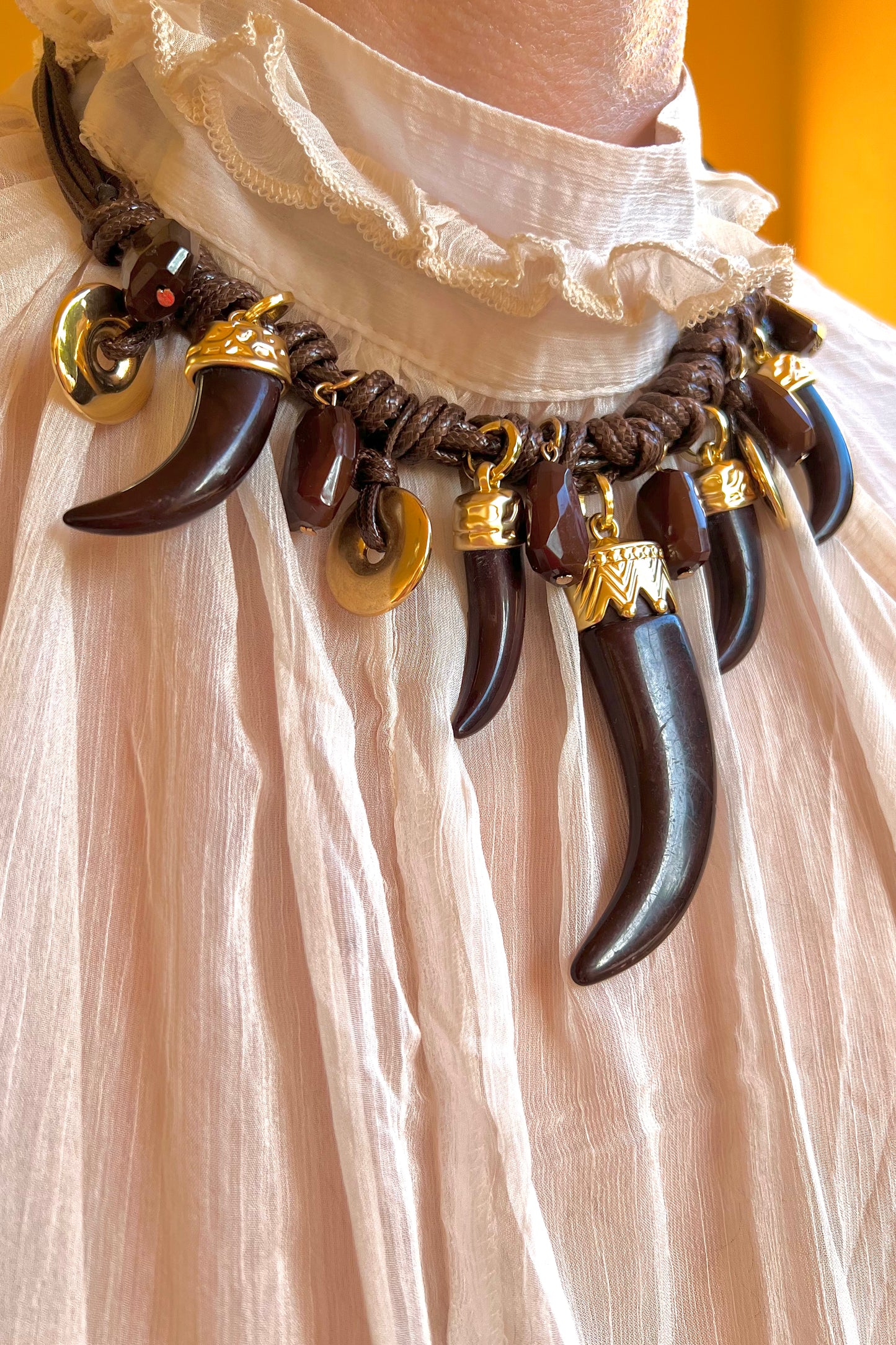 COLLAR COLMILLOS PIEDRAS