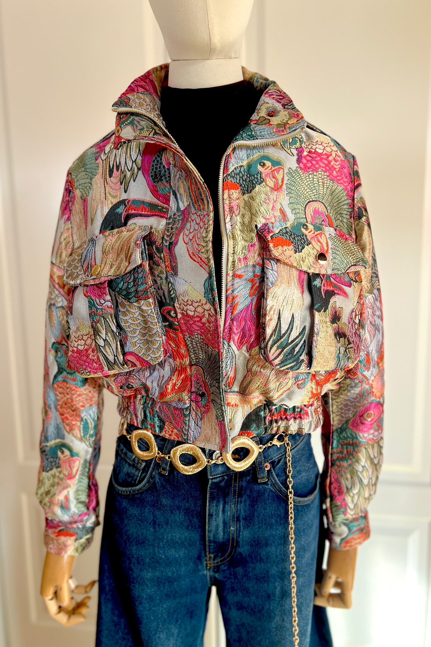 CHAQUETA BOMBER BORDADA PAPAGAYO