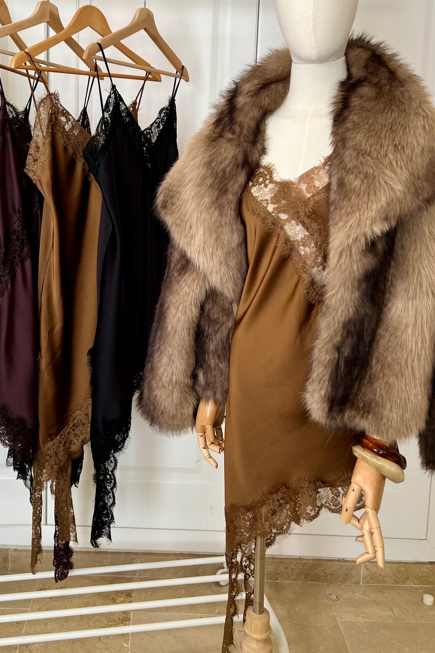 VESTIDO LENCERO ENCAJE BRONCE