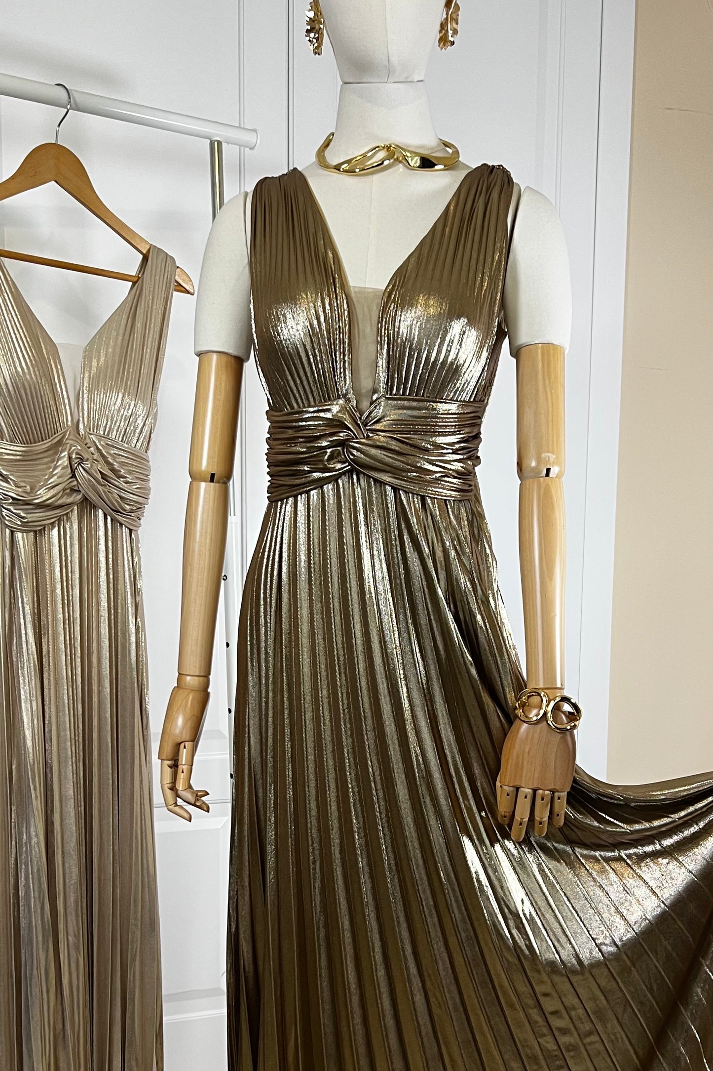 MAXI VESTIDO PLISADO ORO