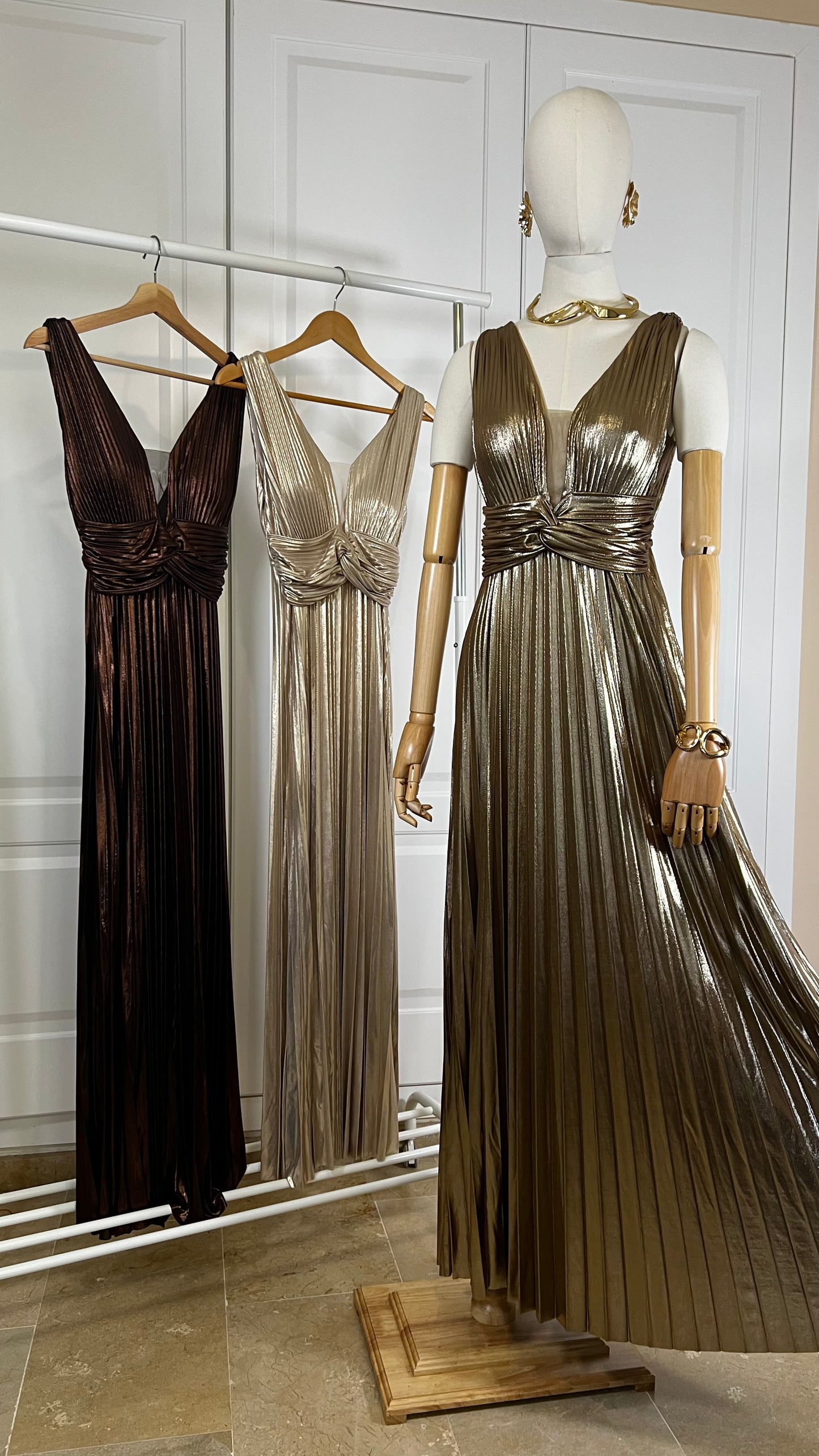 MAXI VESTIDO PLISADO ORO