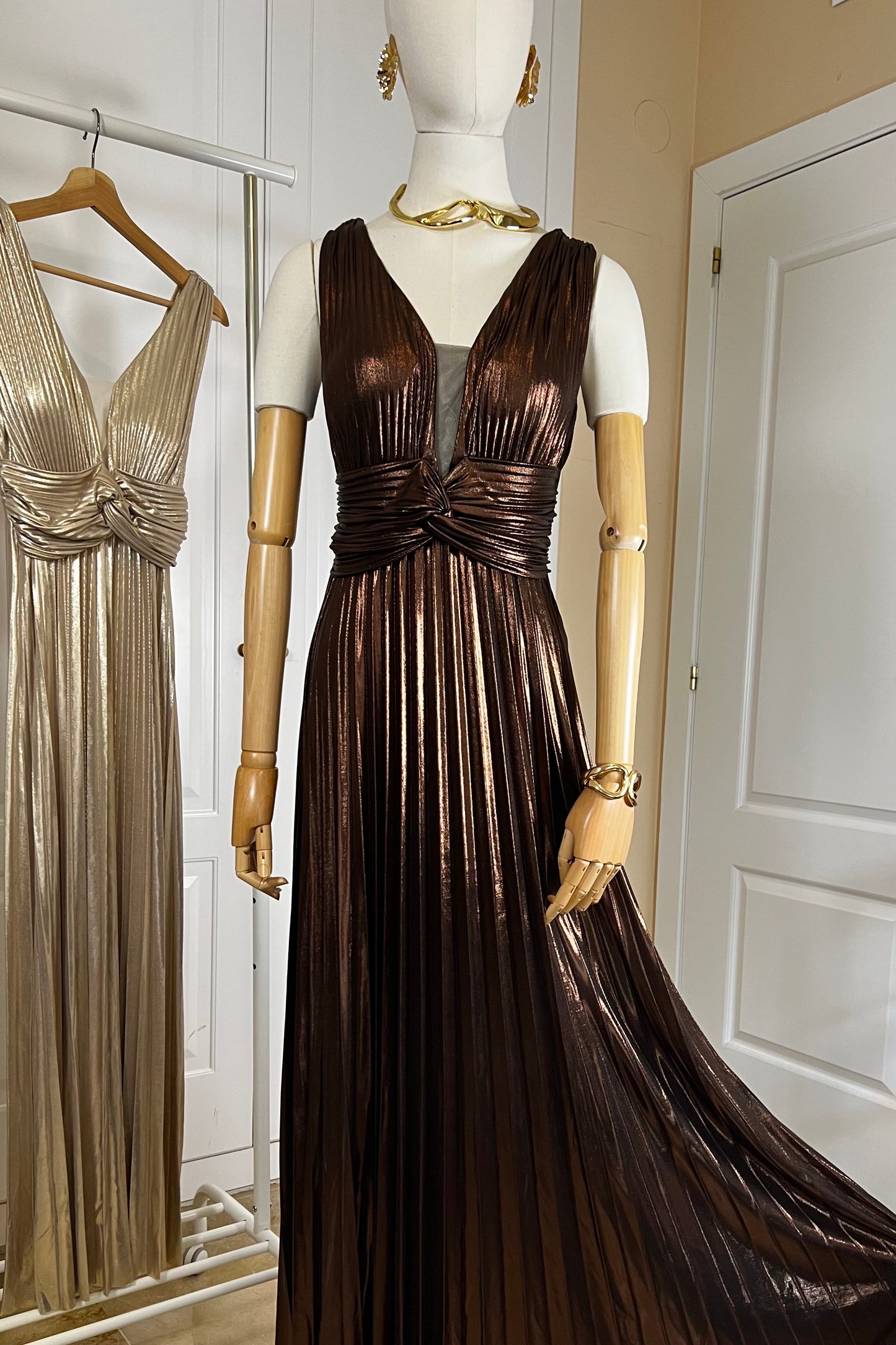 MAXI VESTIDO PLISADO MARRON