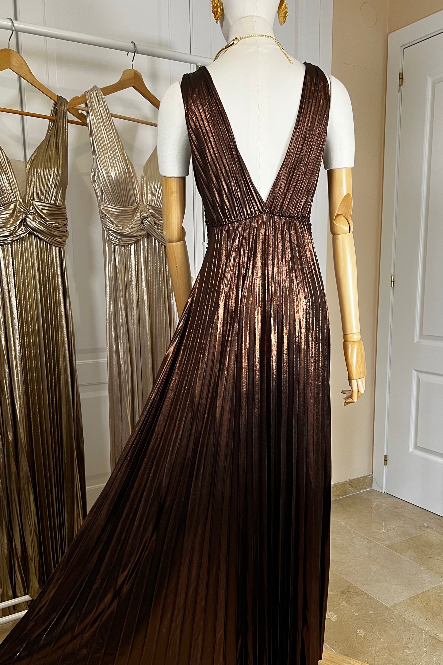 MAXI VESTIDO PLISADO MARRON