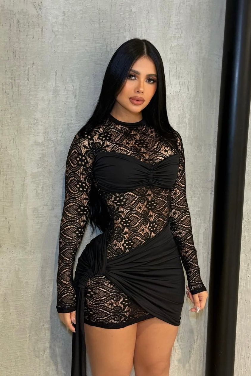 VESTIDO ENCAJE NEGRO DRAPEADO ASIMETRICO